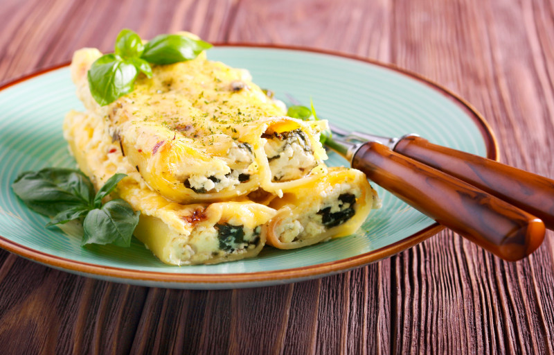 Spinach and Ricottafilled Cannelloni with Tomato Sauce MaMaBlip